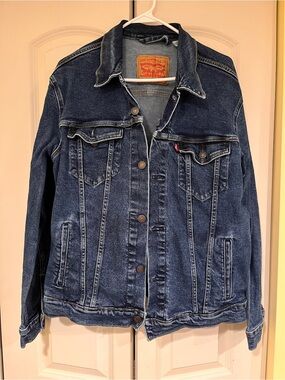 Men’s Levi Jean jacket as large like new